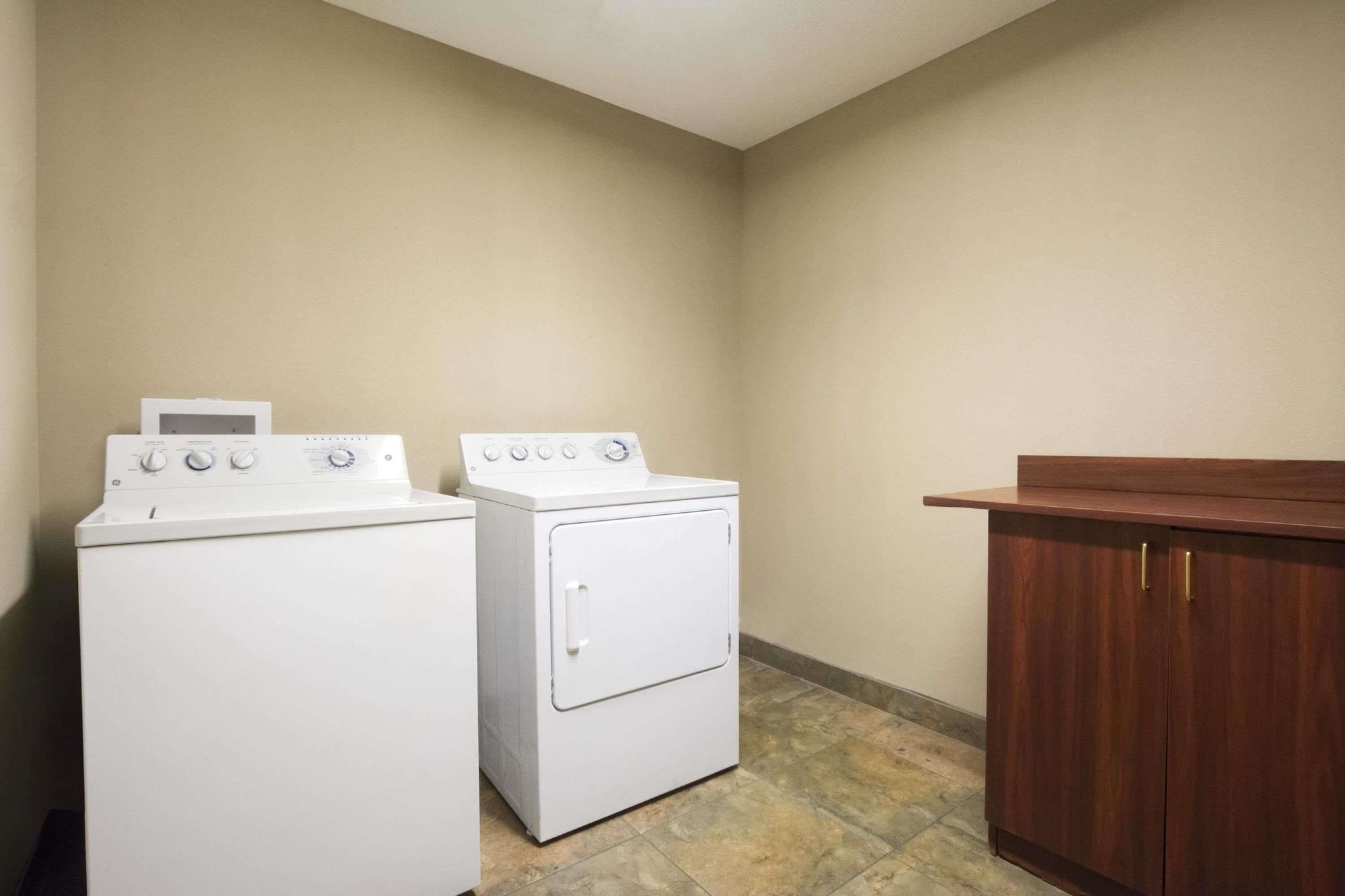 Microtel Inn & Suites By Wyndham Southern Pines Pinehurst Exteriör bild